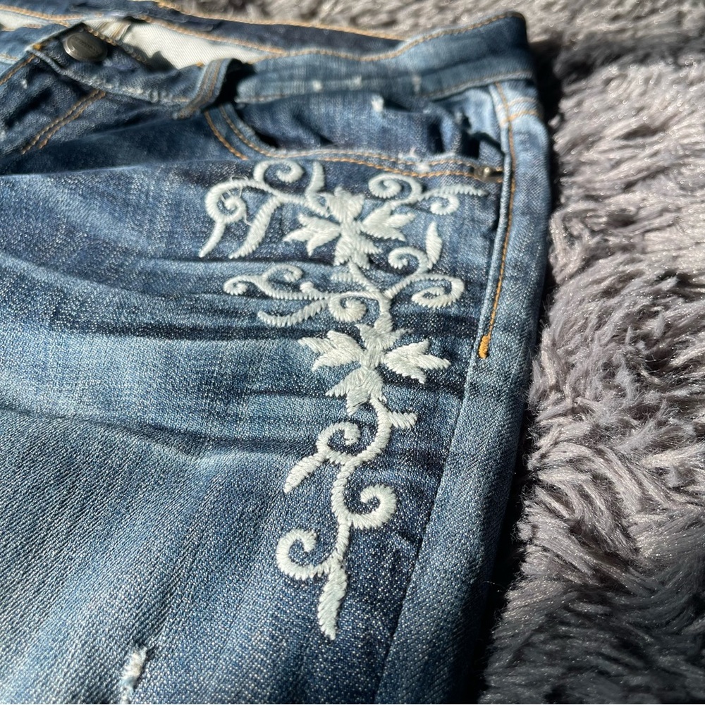 DRIFTWOOD Classic Blue Embroidered Jeans with Distressed Detailing USA Denim Y2K - Picture 5 of 10